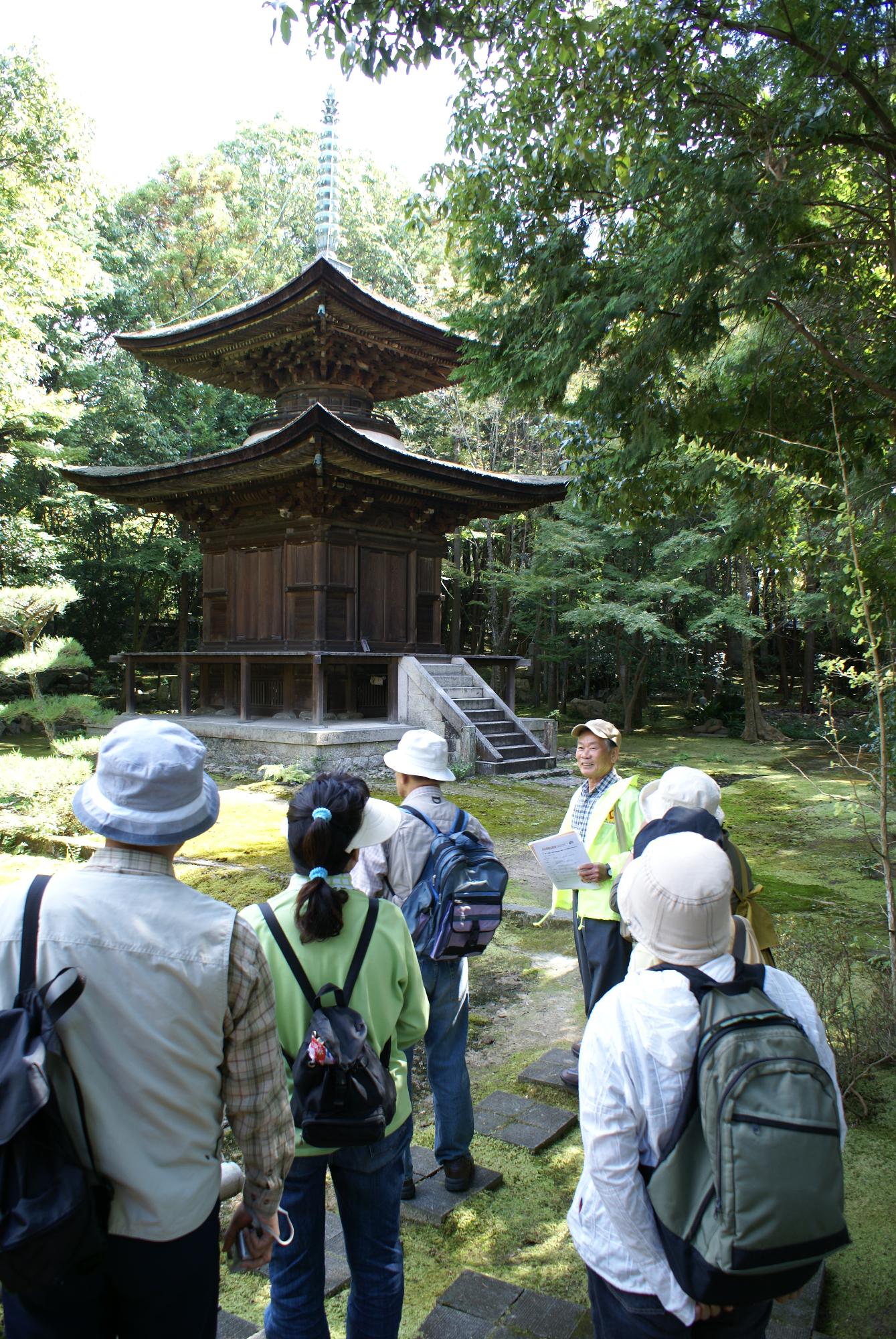 観光案内ガイド風景